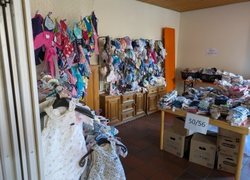  2. Baby- und Kinderkleider Basar